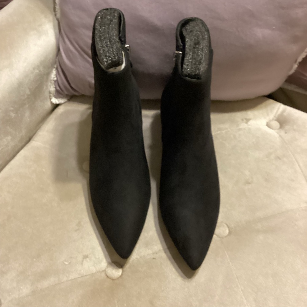 IDIFU Black Pointed Toe Suede Ankle Booties